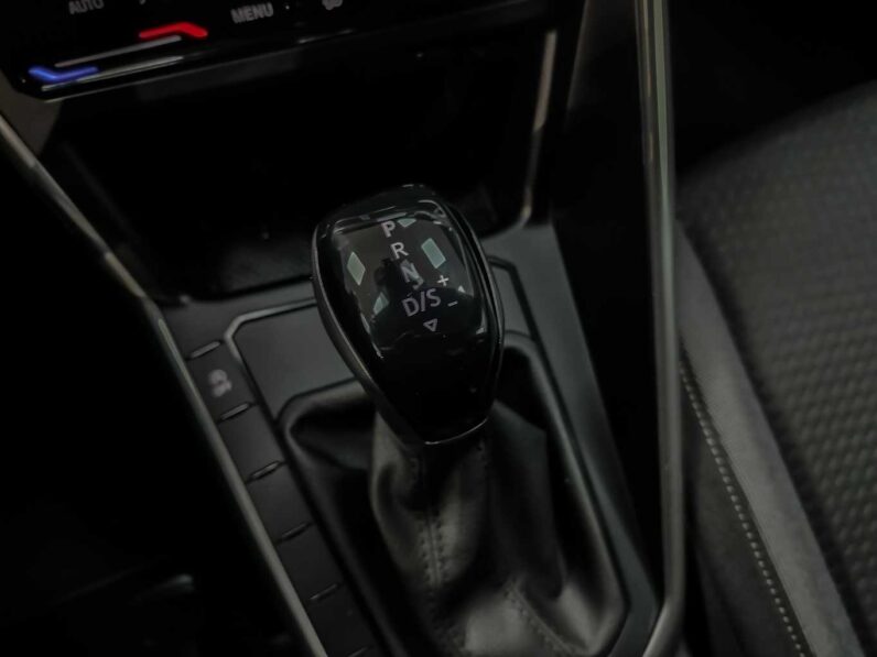 
								Volkswagen Taigo full									