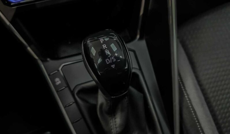 
								Volkswagen Taigo full									