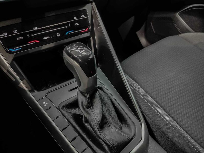 
								Volkswagen Taigo full									