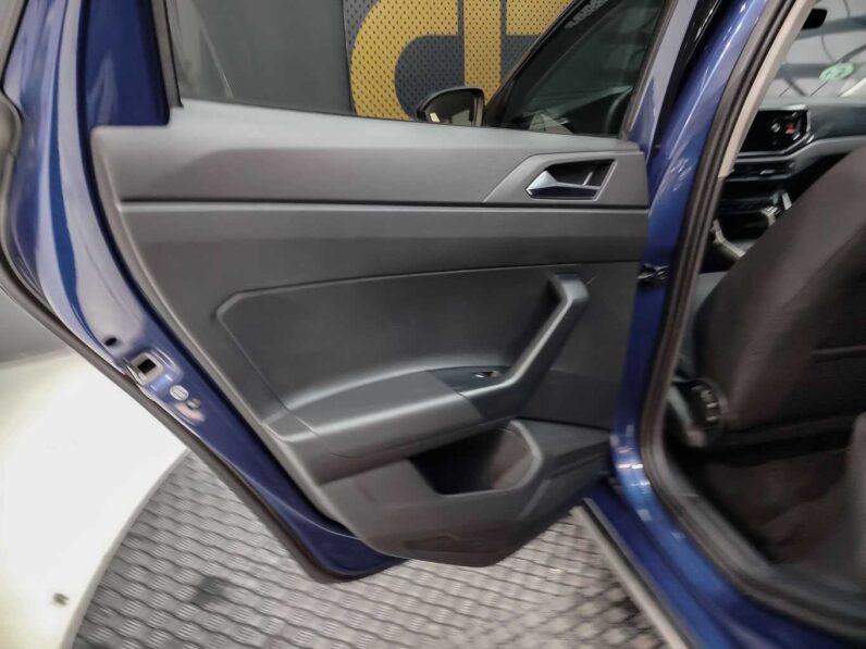 
								Volkswagen Taigo full									