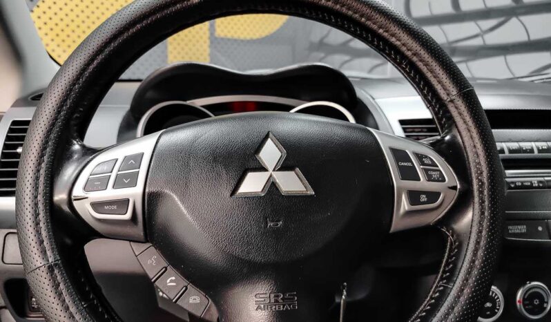 
								Mitsubishi Outlander full									