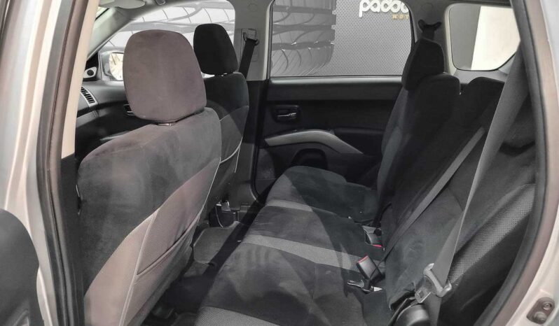 
								Mitsubishi Outlander full									