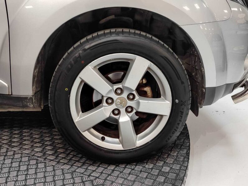 
								Mitsubishi Outlander full									