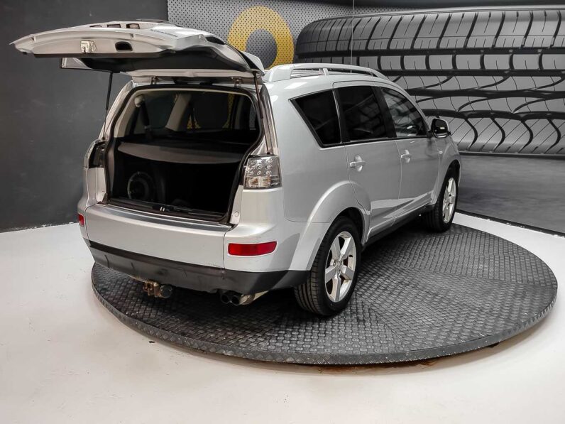 
								Mitsubishi Outlander full									