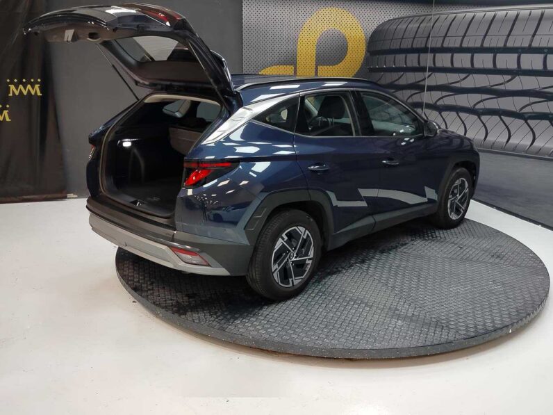 
								Hyundai Tucson full									