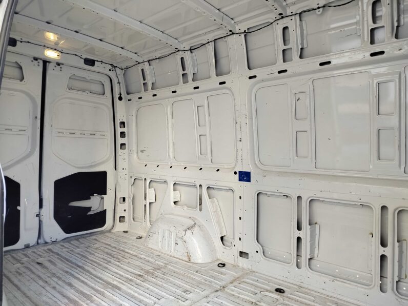 
								MercedesBenz Sprinter full									