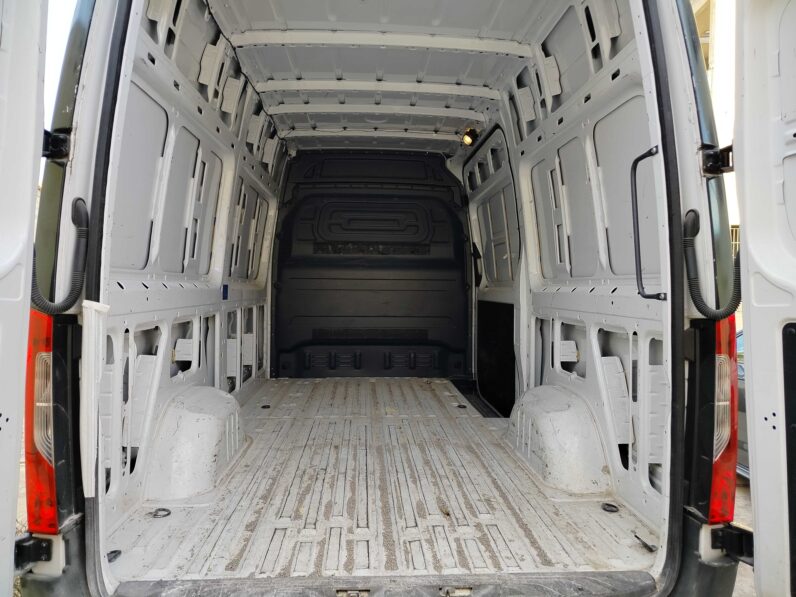 
								MercedesBenz Sprinter full									