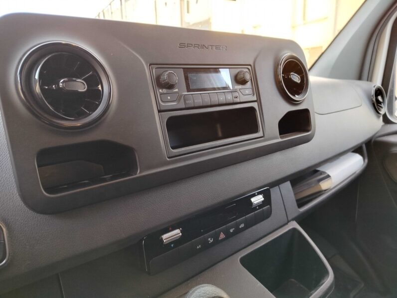 
								MercedesBenz Sprinter full									