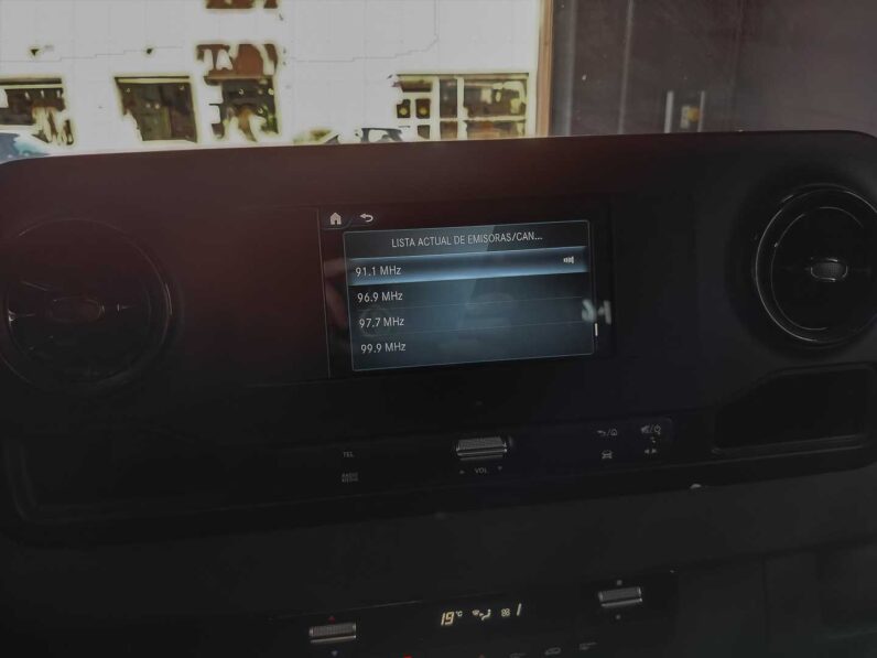 
								MercedesBenz Sprinter full									