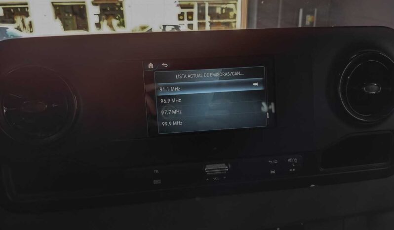 
								MercedesBenz Sprinter full									