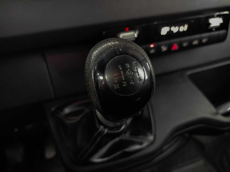 
								MercedesBenz Sprinter full									