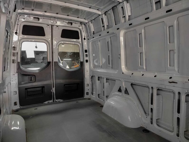 
								MercedesBenz Sprinter full									