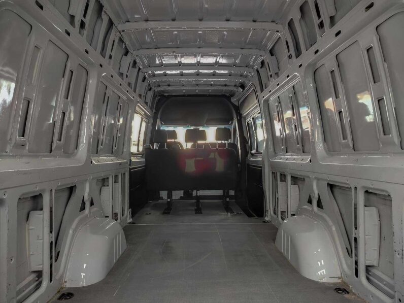 
								MercedesBenz Sprinter full									