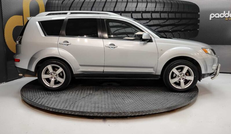 
								Mitsubishi Outlander full									