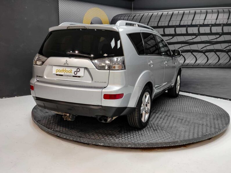 
								Mitsubishi Outlander full									