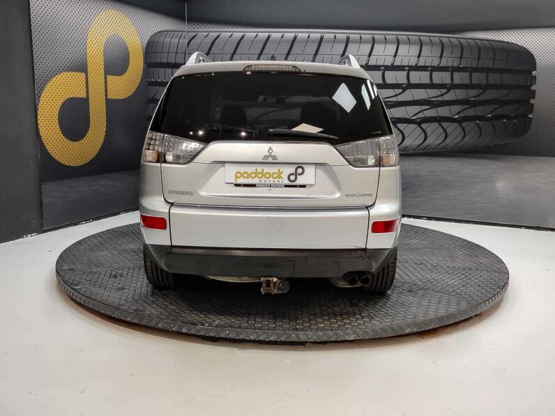 
								Mitsubishi Outlander full									