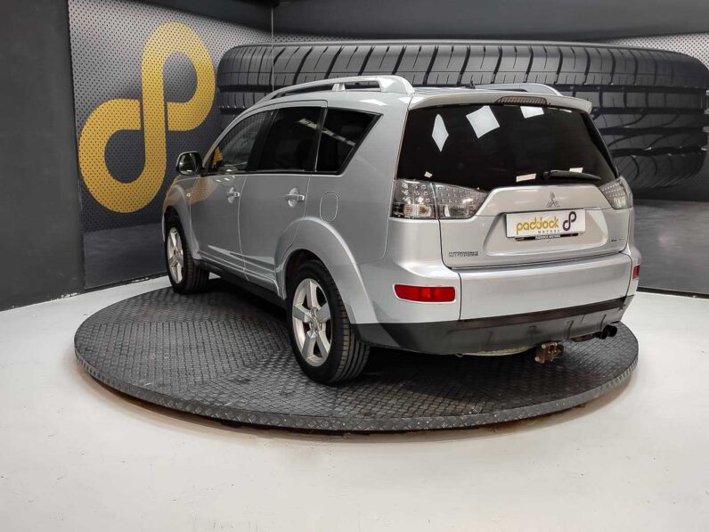 
								Mitsubishi Outlander full									