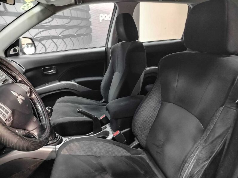 
								Mitsubishi Outlander full									