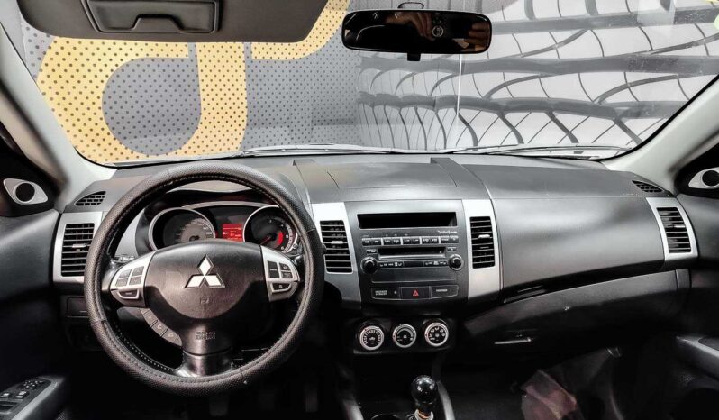 
								Mitsubishi Outlander full									