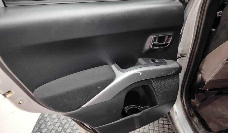 
								Mitsubishi Outlander full									