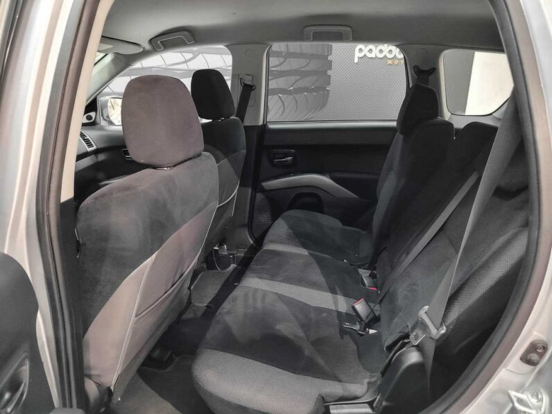 
								Mitsubishi Outlander full									