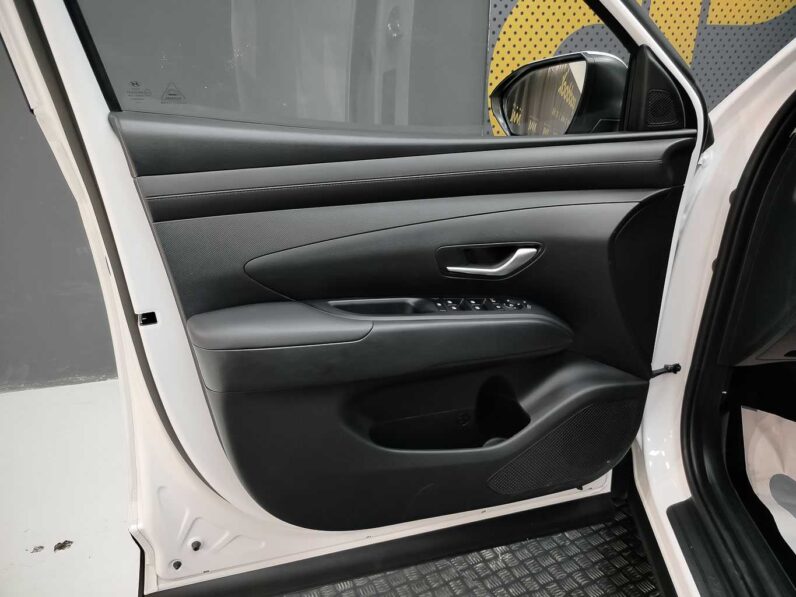 
								Hyundai Tucson full									