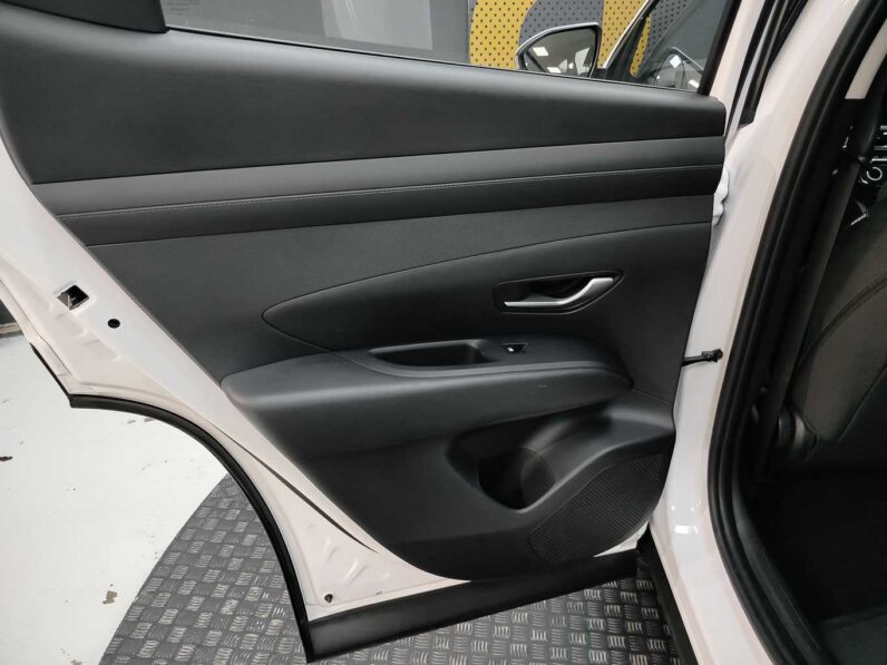 
								Hyundai Tucson full									