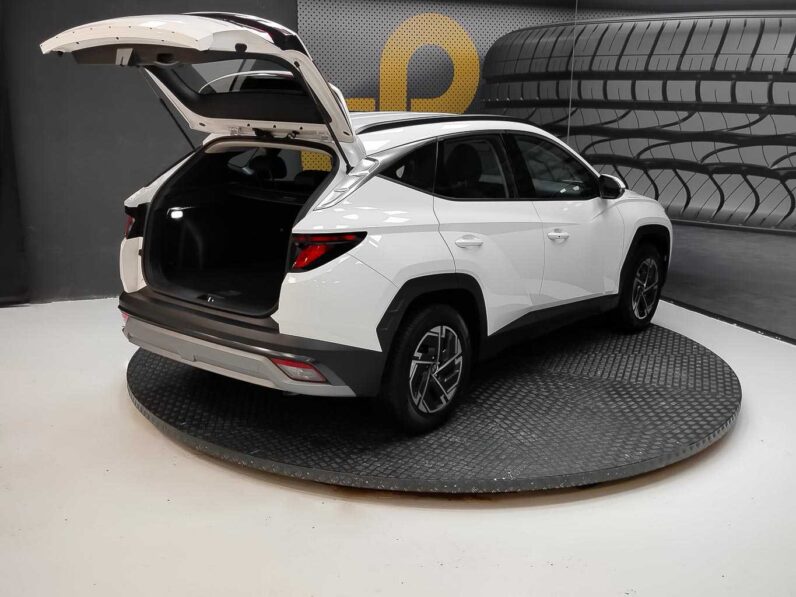 
								Hyundai Tucson full									