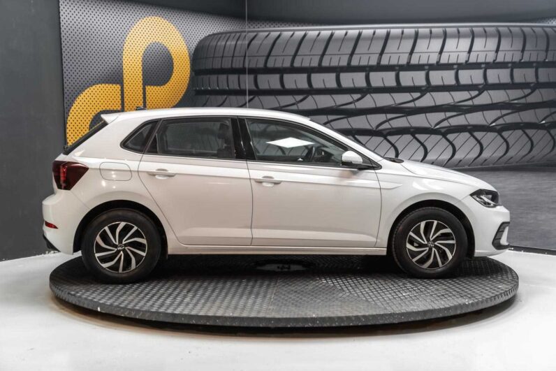 
								Volkswagen Polo full									