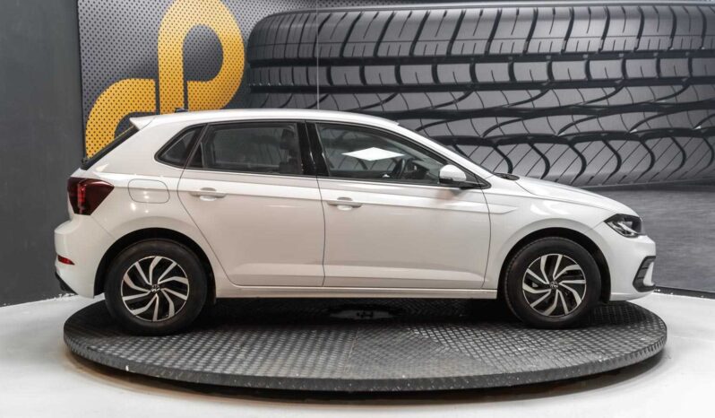 
								Volkswagen Polo full									