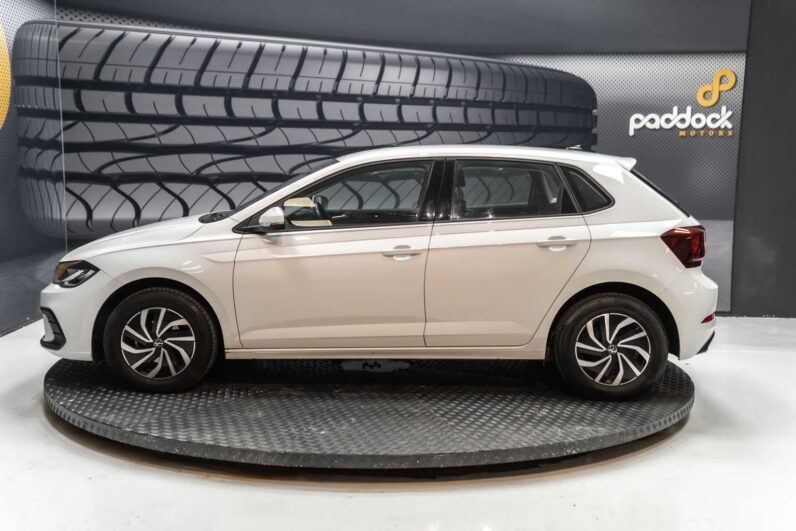 
								Volkswagen Polo full									