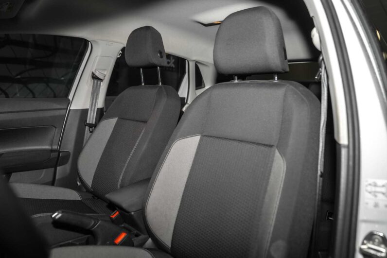 
								Volkswagen Polo full									