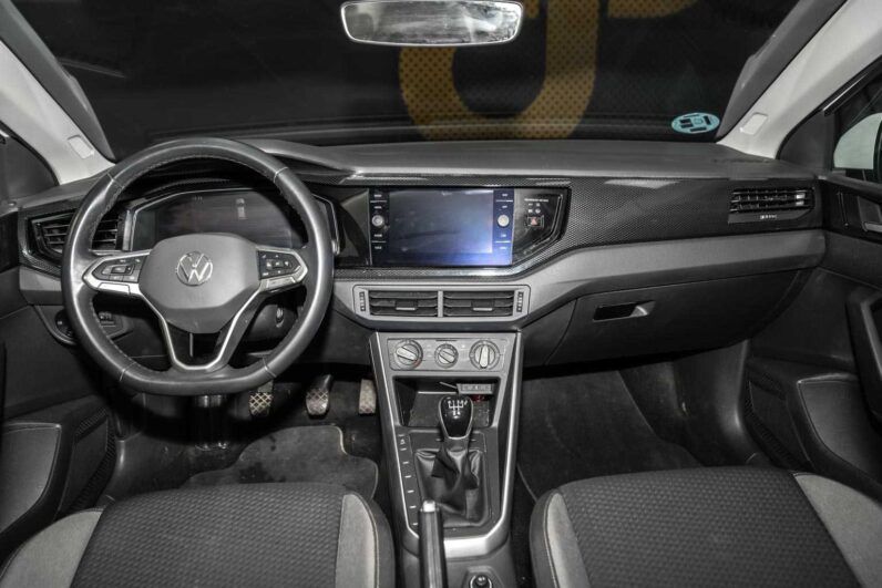 
								Volkswagen Polo full									