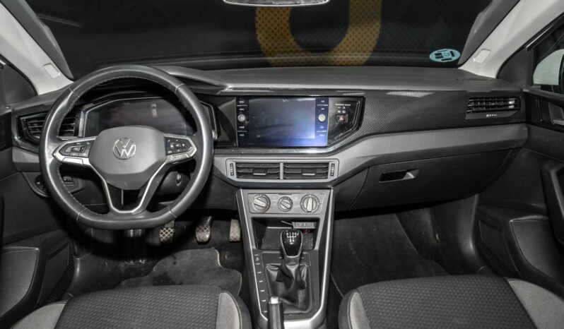 
								Volkswagen Polo full									