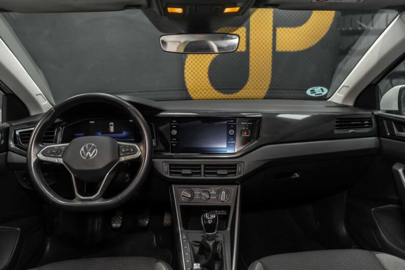 
								Volkswagen Polo full									