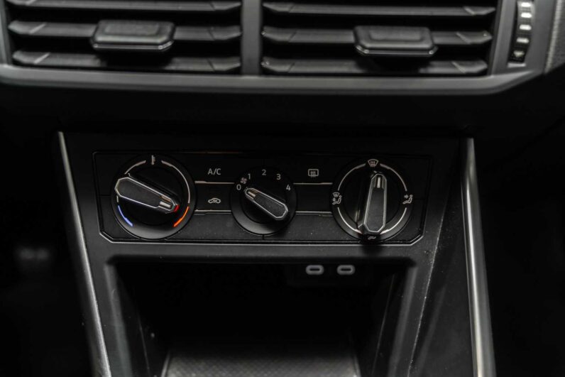 
								Volkswagen Polo full									