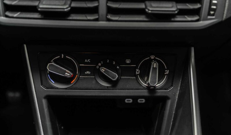 
								Volkswagen Polo full									