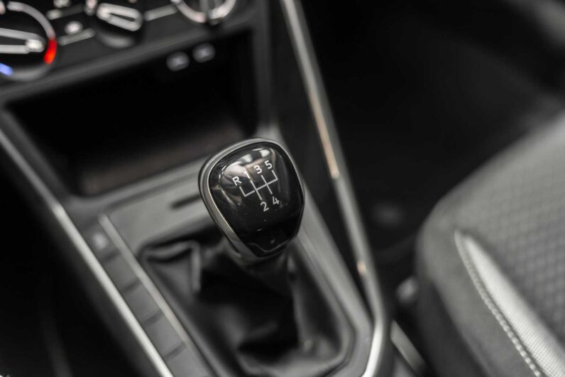 
								Volkswagen Polo full									