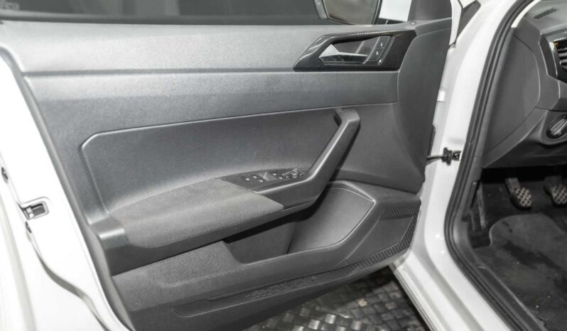 
								Volkswagen Polo full									