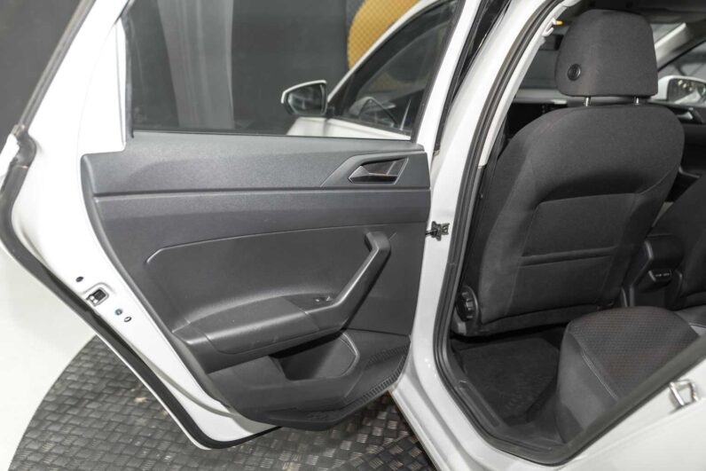 
								Volkswagen Polo full									