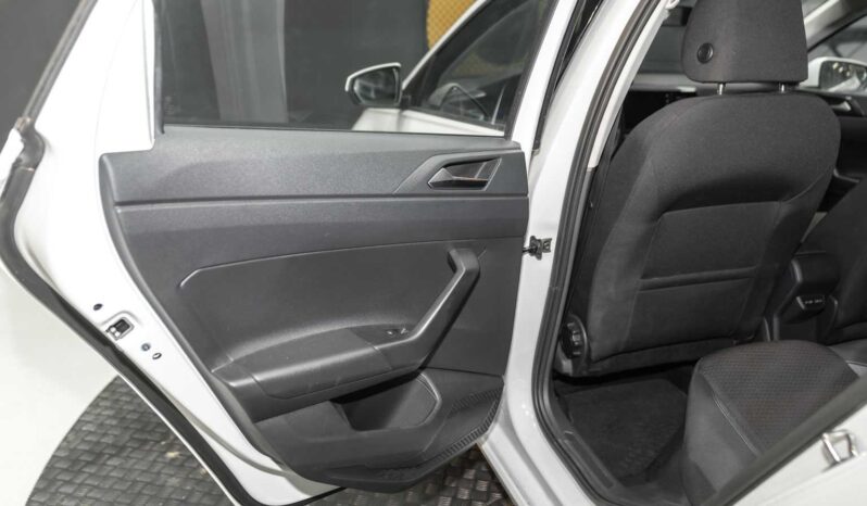 
								Volkswagen Polo full									