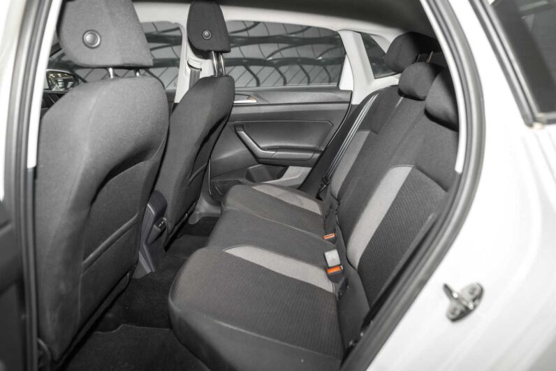 
								Volkswagen Polo full									