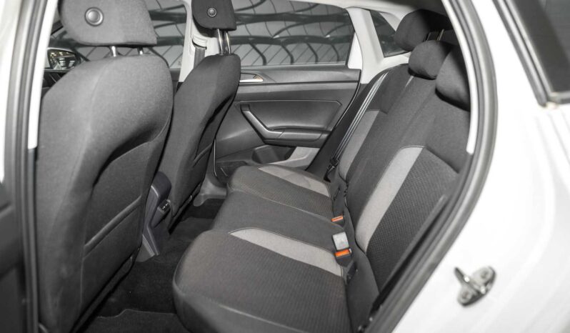 
								Volkswagen Polo full									