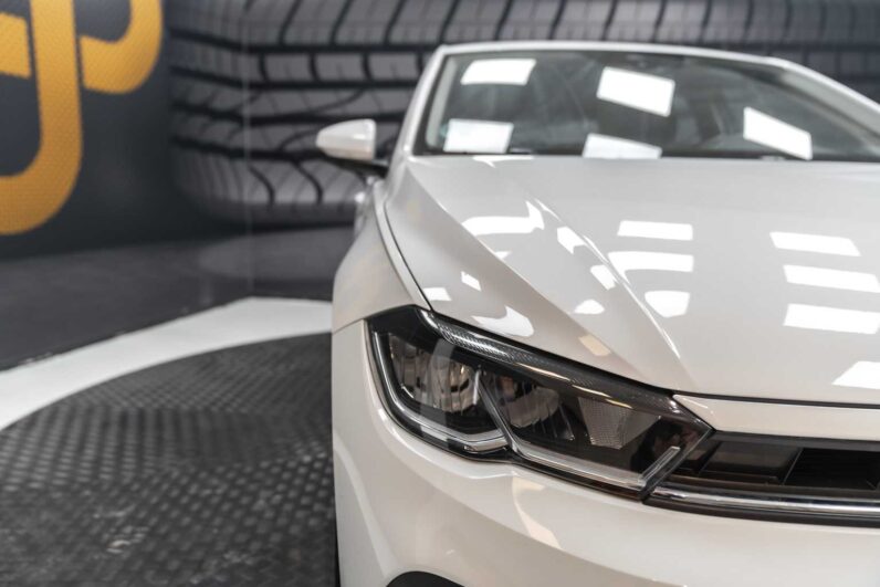 
								Volkswagen Polo full									