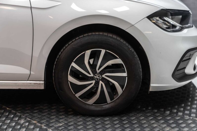 
								Volkswagen Polo full									