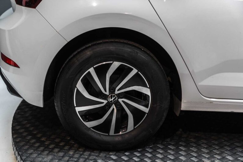 
								Volkswagen Polo full									