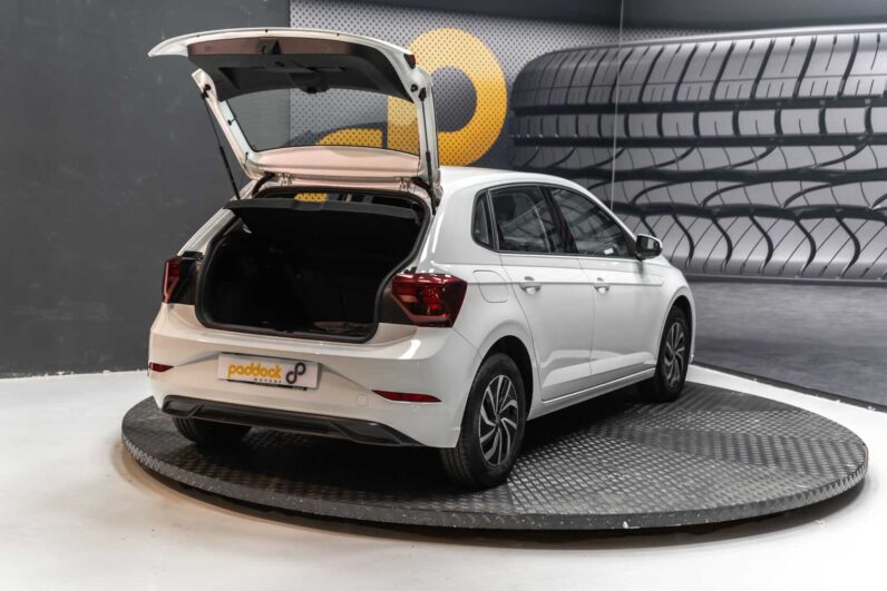 
								Volkswagen Polo full									