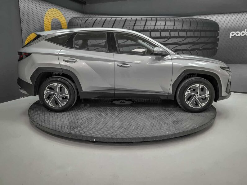 
								Hyundai Tucson full									