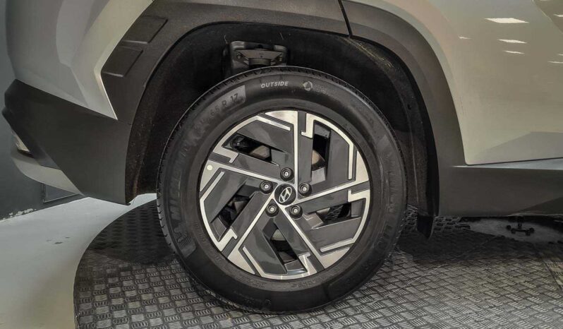 
								Hyundai Tucson full									
