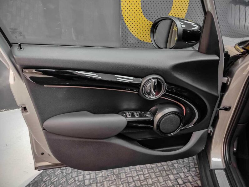 
								Mini Cooper full									
